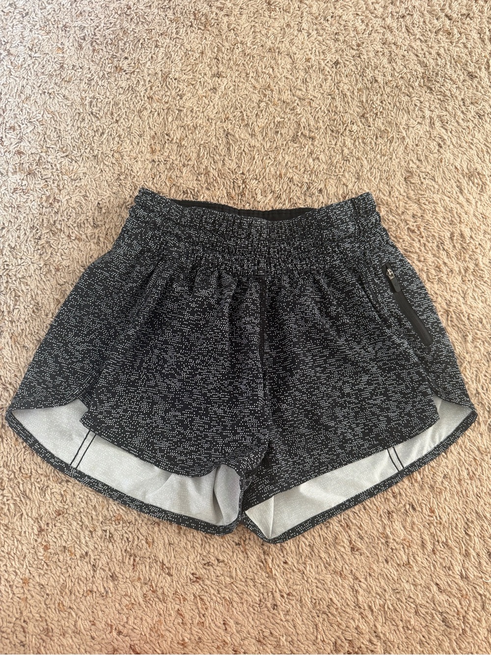 Lululemon tracker track shorts 4” sound wave black size 4 - Picture 3 of 6